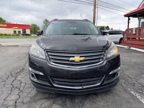 Used 2017 Chevrolet Traverse LT w/ Style and Technology Package FWD image 2