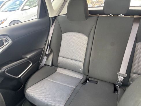 Used 2025 Kia Soul LX w/ LX Technology Package FWD image 37