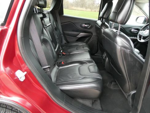 Used 2019 Jeep Cherokee Limited AWD/4WD image 25