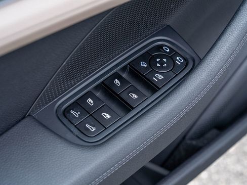 Certified 2025 Porsche Panamera 4 image 21