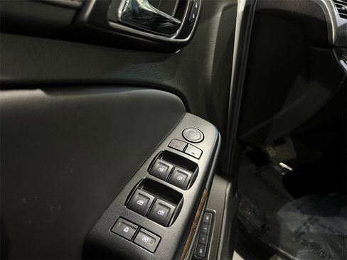 Used 2019 Chevrolet Suburban LT image 23