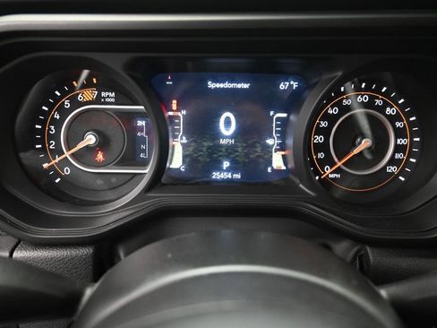 Used 2025 Jeep Wrangler Unlimited Rubicon image 3