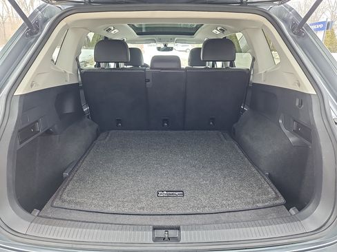 Used 2021 Volkswagen Tiguan SE w/ Panoramic Sunroof Package image 31