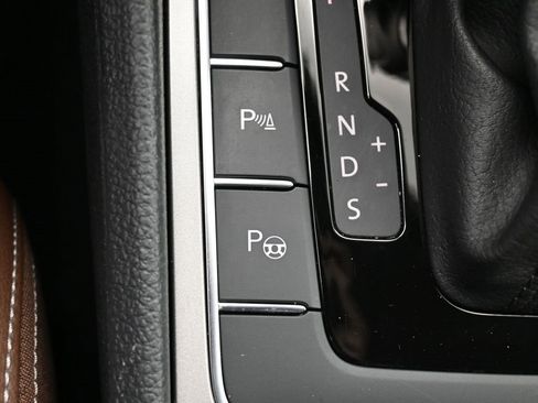 Used 2022 Volkswagen Passat 2.0T image 24