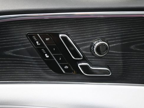 Used 2024 Cadillac Lyriq Luxury image 21