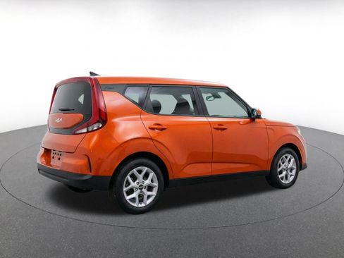 Used 2025 Kia Soul LX w/ LX Technology Package FWD image 9