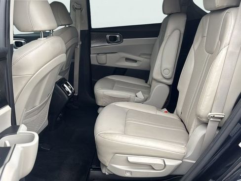 Used 2022 Kia Sorento EX w/ Panoramic Sunroof Package FWD image 16