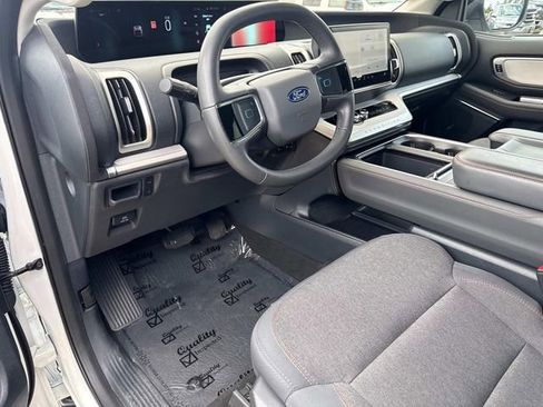 Used 2025 Ford Expedition Active RWD image 24