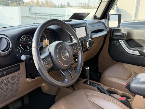 Used 2013 Jeep Wrangler Unlimited Rubicon w/ Connectivity Group image 2