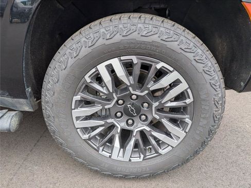 Used 2021 Chevrolet Tahoe Z71 w/ Z71 Off-Road Package AWD/4WD image 41