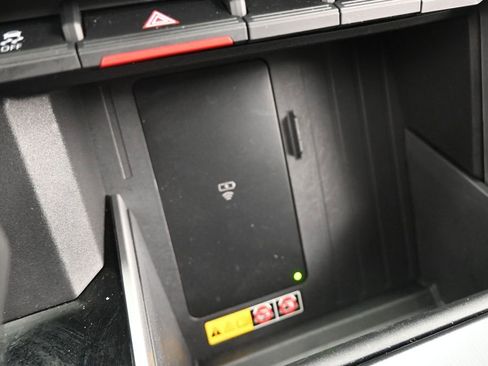 Used 2025 Toyota Sequoia Platinum AWD/4WD image 34