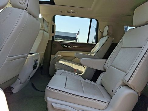 Used 2022 GMC Yukon XL Denali AWD/4WD image 7