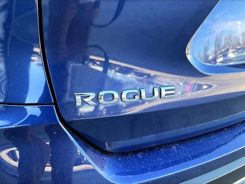 Used 2019 Nissan Rogue SV image 29