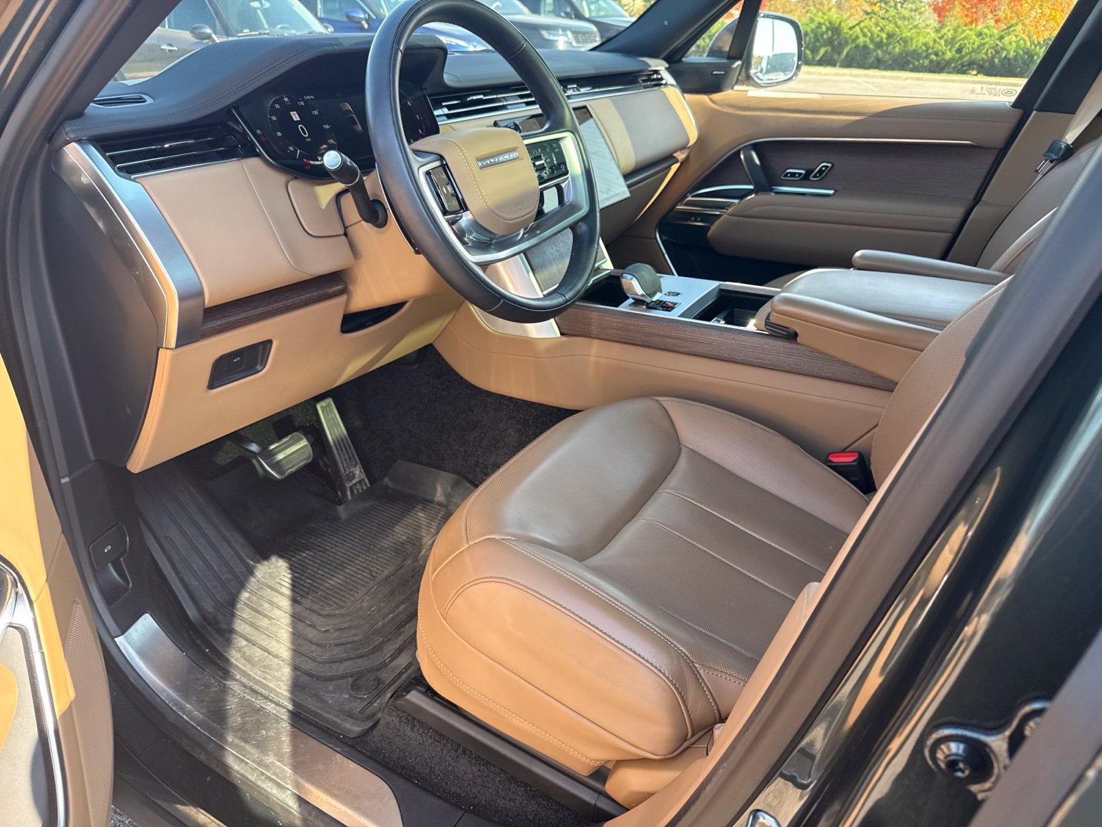 Used 2024 Land Rover Range Rover SE AWD/4WD image 9