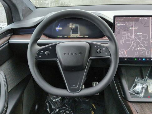 Used 2024 Tesla Model X image 13