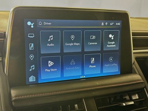 Used 2023 Chevrolet Suburban RST w/ Luxury Package image 16