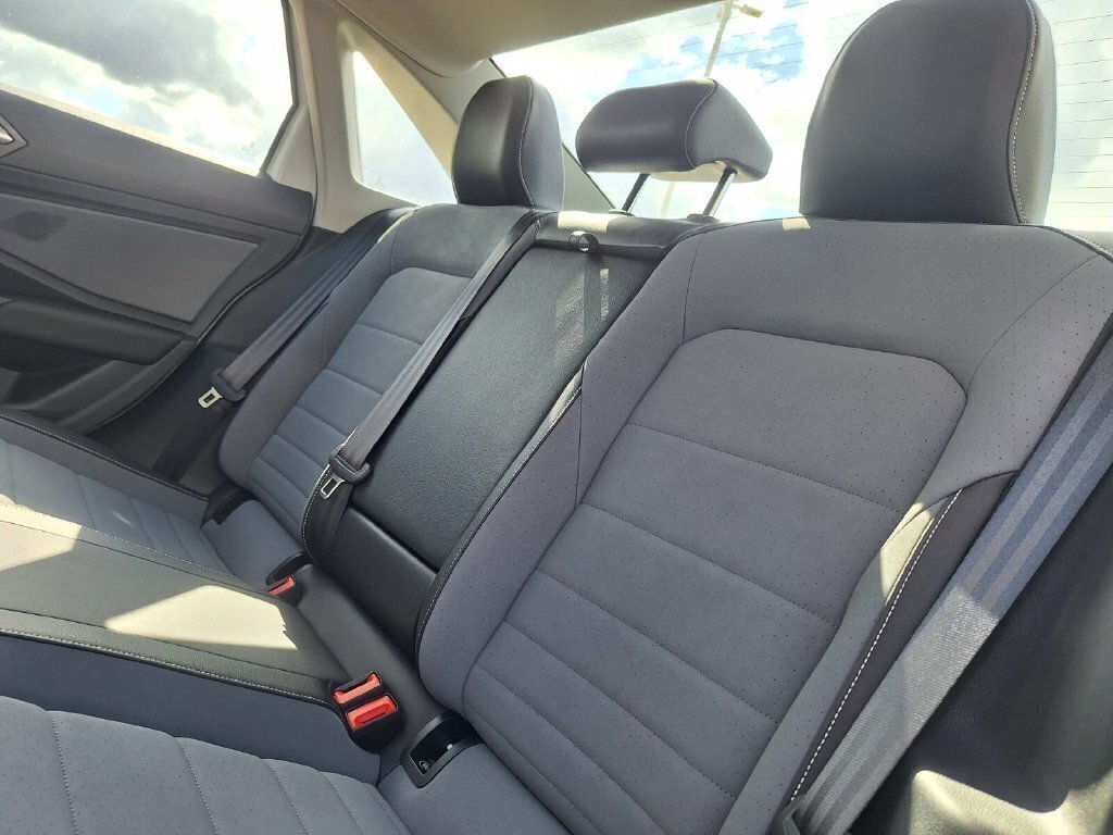 Used 2026 Volkswagen Jetta SE FWD image 23