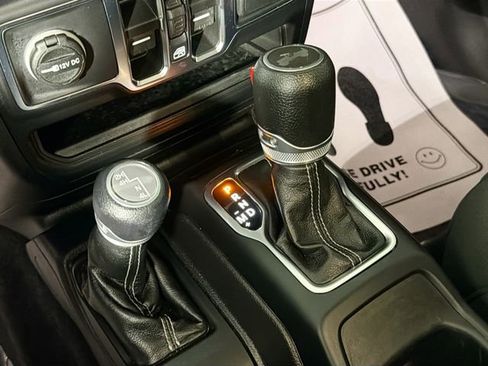 Used 2021 Jeep Wrangler Unlimited Sahara w/ Uconnect 4C Nav & Sound Group AWD/4WD image 17