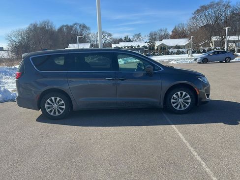 Used 2019 Chrysler Pacifica Touring Plus w/ Cold Weather Group image 2