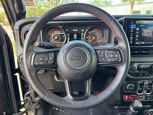 Certified 2024 Jeep Wrangler Unlimited Rubicon AWD/4WD image 28
