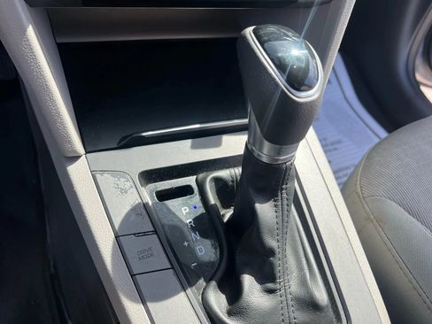 Used 2017 Hyundai Elantra SE FWD image 15