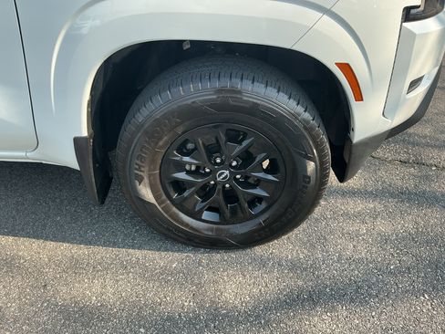 Certified 2024 Nissan Frontier SV image 10