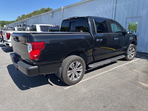 Used 2017 Nissan Titan SL image 17