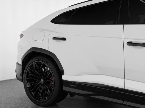 Used 2025 Lamborghini Urus SE AWD/4WD image 40