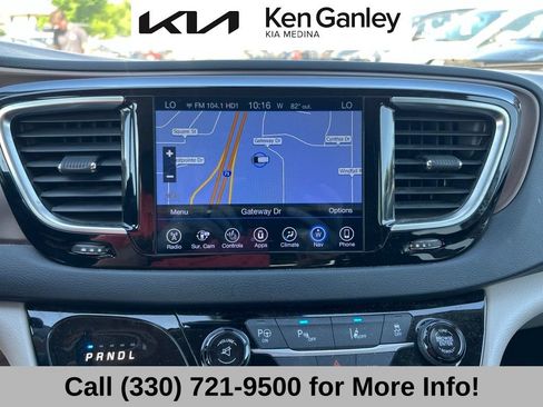 Used 2017 Chrysler Pacifica Touring-L Plus w/ Advanced Safetytec Group FWD image 12