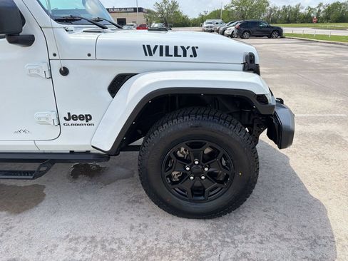 Used 2022 Jeep Gladiator Sport AWD/4WD image 25