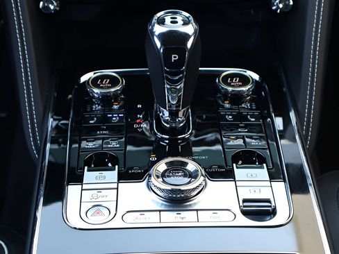 Certified 2020 Bentley Flying Spur W12 image 19