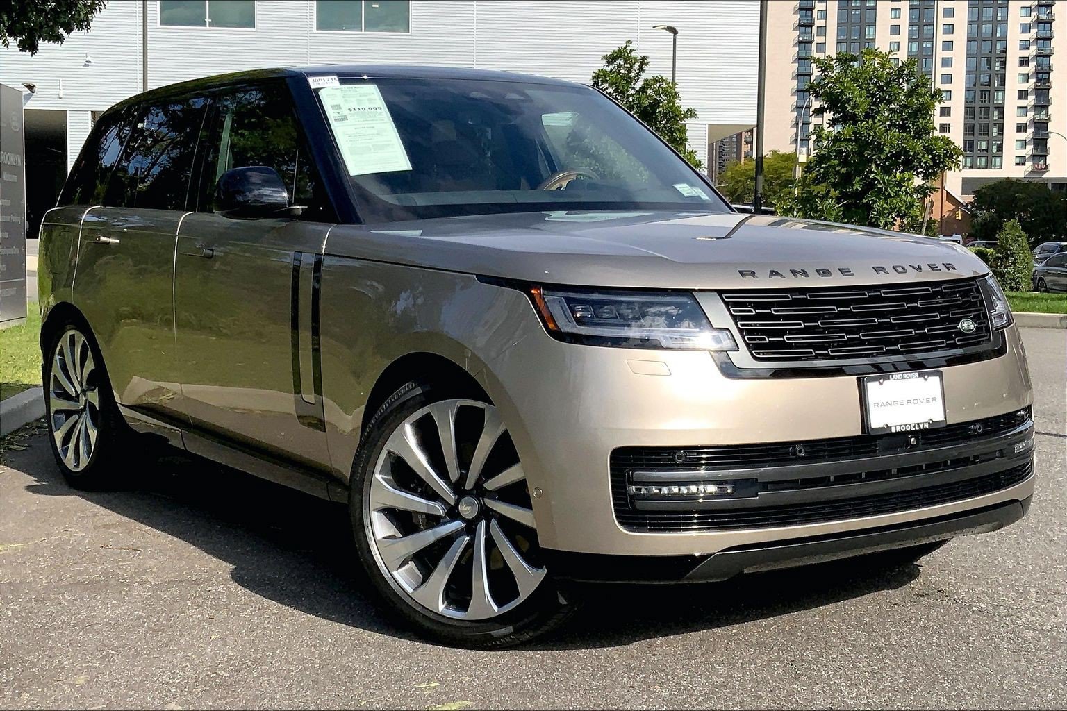 Certified 2025 Land Rover Range Rover SE AWD/4WD image 7
