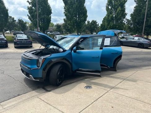 Used 2024 Kia EV9 Land AWD/4WD image 11