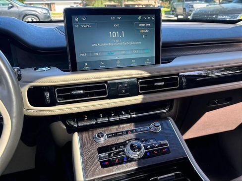 Used 2022 Lincoln Aviator Reserve w/ Equipment Group 201A AWD/4WD image 9