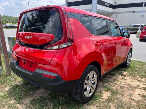 Used 2022 Kia Soul LX FWD image 4
