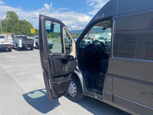 Used 2018 RAM ProMaster 2500 FWD image 7