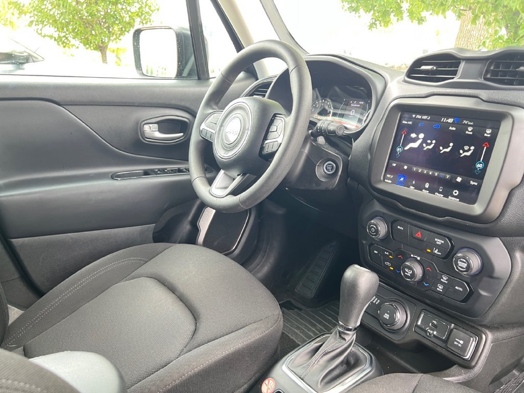 Used 2023 Jeep Renegade Latitude AWD/4WD image 49