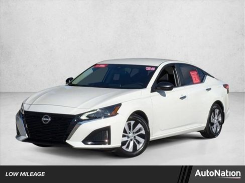 Certified 2025 Nissan Altima 2.5 S FWD image 1