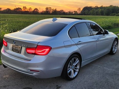 Used 2018 BMW 330i xDrive Sedan AWD/4WD image 4