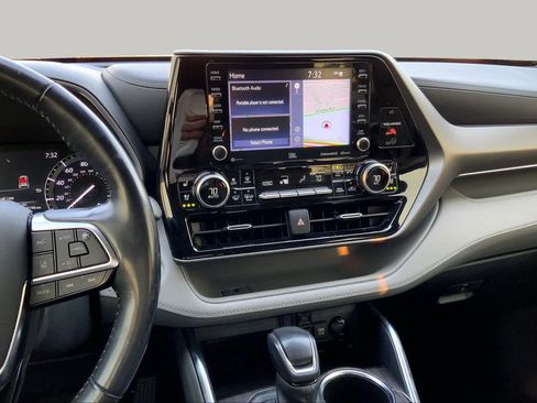 Used 2021 Toyota Highlander Limited FWD image 7