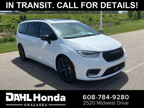 Used 2025 Chrysler Pacifica Limited FWD image 1