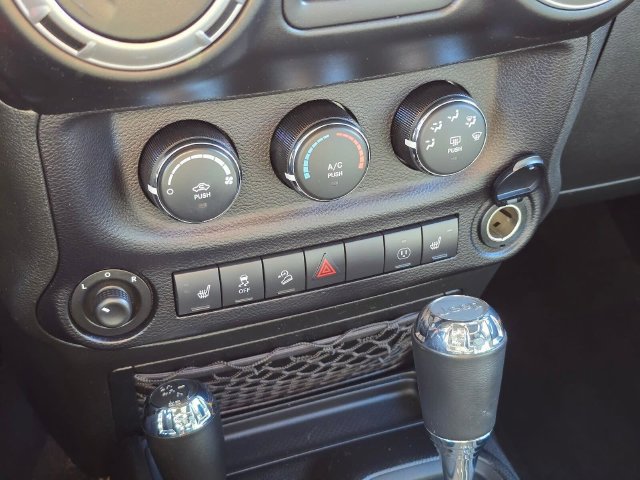 Used 2015 Jeep Wrangler Unlimited Sahara w/ Max Tow Package AWD/4WD image 26