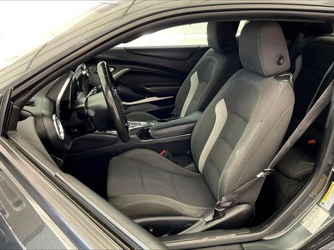 Used 2016 Chevrolet Camaro LT RWD image 17
