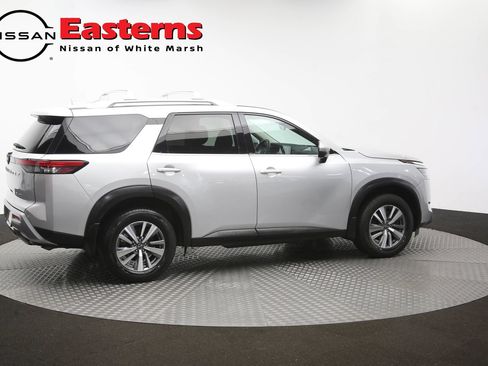 Used 2023 Nissan Pathfinder SL AWD/4WD image 44