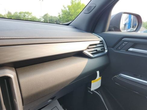 New 2025 GMC Acadia Elevation w/ Elevation Premium Package image 32