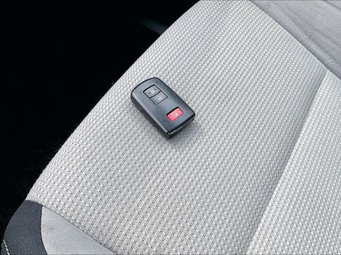 Used 2017 Toyota RAV4 XLE w/ Plus Extra Value Package AWD/4WD image 12