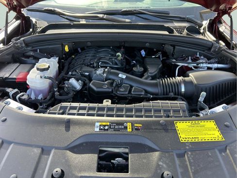 Used 2025 Jeep Grand Cherokee Laredo X w/ Luxury Tech Group I image 35