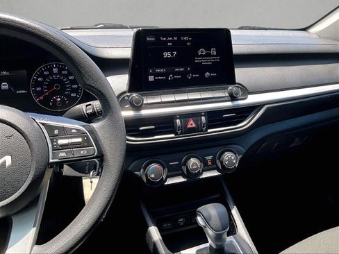 Used 2024 Kia Forte LXS w/ LXS Technology Package FWD image 8