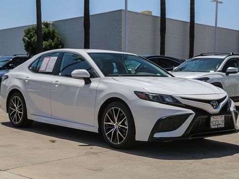 Certified 2023 Toyota Camry SE w/ Convenience Package FWD image 3