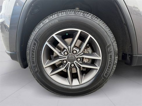 Used 2020 Jeep Grand Cherokee Limited w/ Luxury Group II image 9